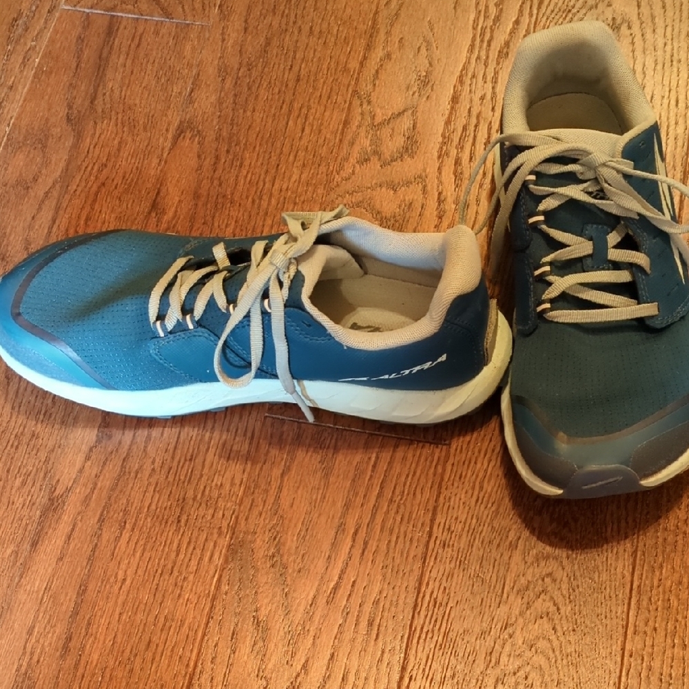 Altra Women's Superior 5 Running Shoes